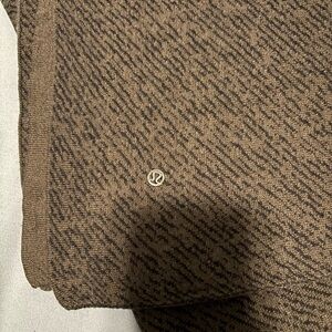 LULULEMON VINYASA SCARF WRAP INFINITY WRAP GREEN AND BLACK